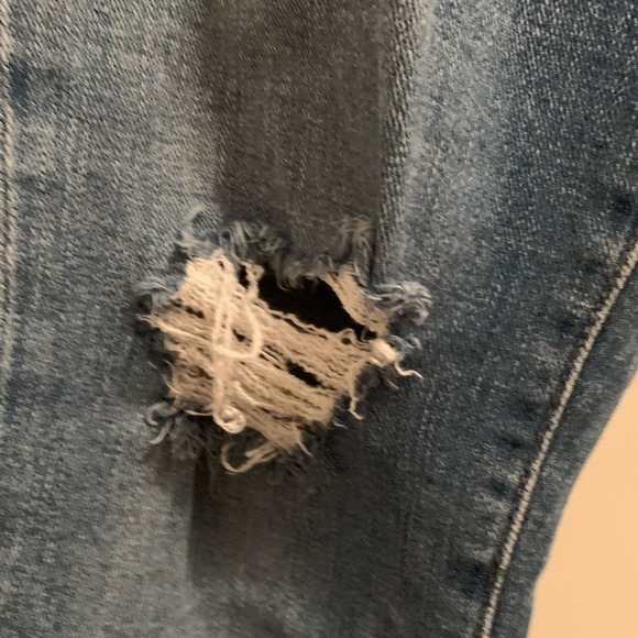 FRAME le skinny de jeanne distressed 💙💙